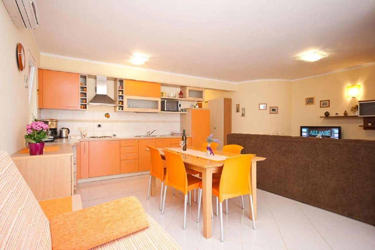 Modernes Apartment Mit Grosser Terrasse Baška Croácia