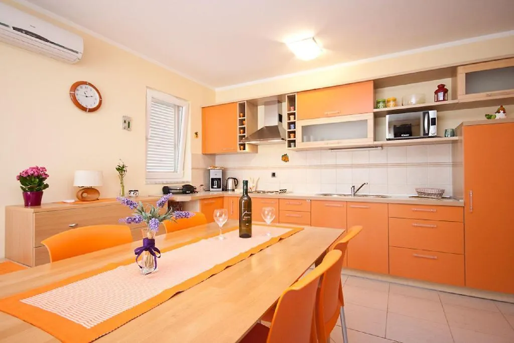 Modernes Apartment Mit Grosser Terrasse Baška